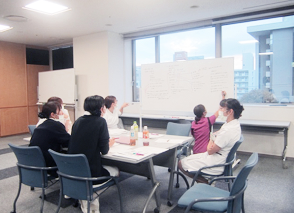 写真：がん研修での話し合いの様子
